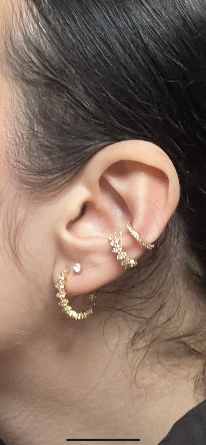 Customer photo review of Brili Ear Cuff | 18K vergoldet