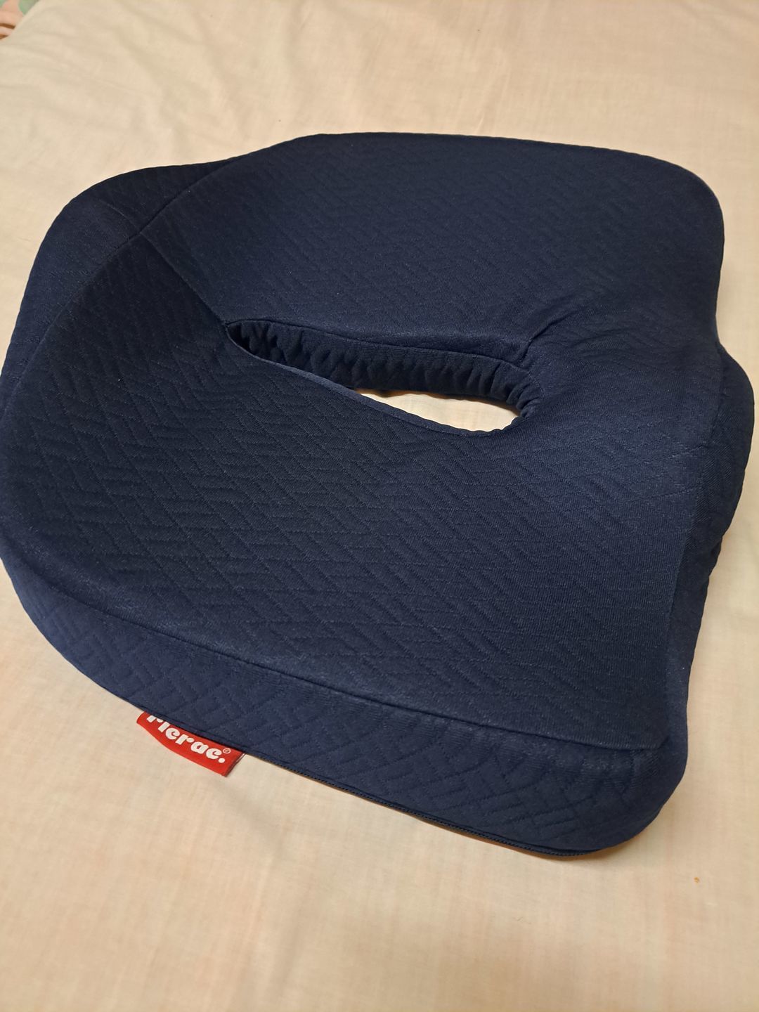 Customer photo review of Reeta- Tailbone Cushion- Hemorrhoids Prostatitis problem & Pregnant Women