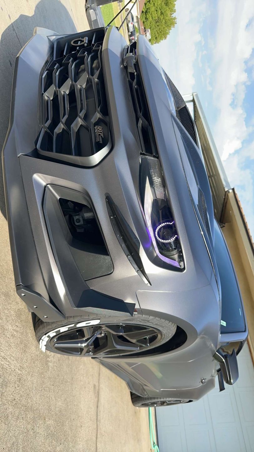 Customer photo review of 6th Gen Camaro ZL1 Conversion Side Skirts Rocker Panels