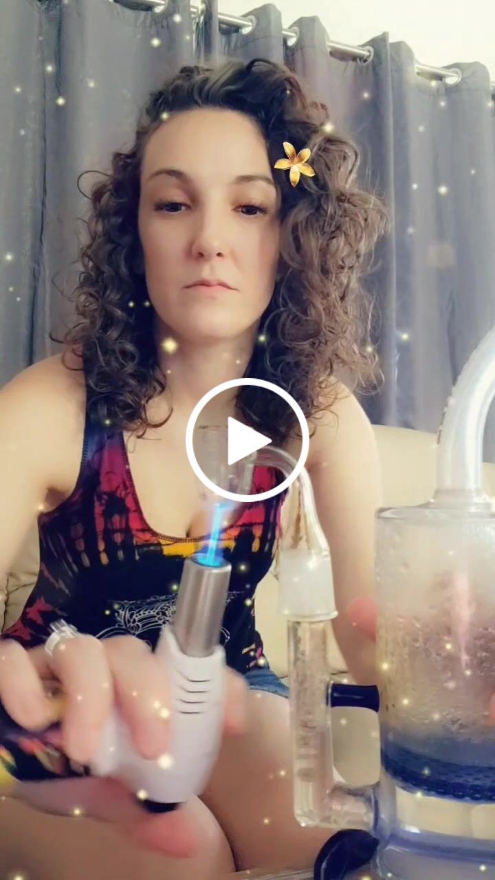 Customer video review of HONEY BEVEL BOWL QUARTZ BANGER - 90° DEGREE | YL
