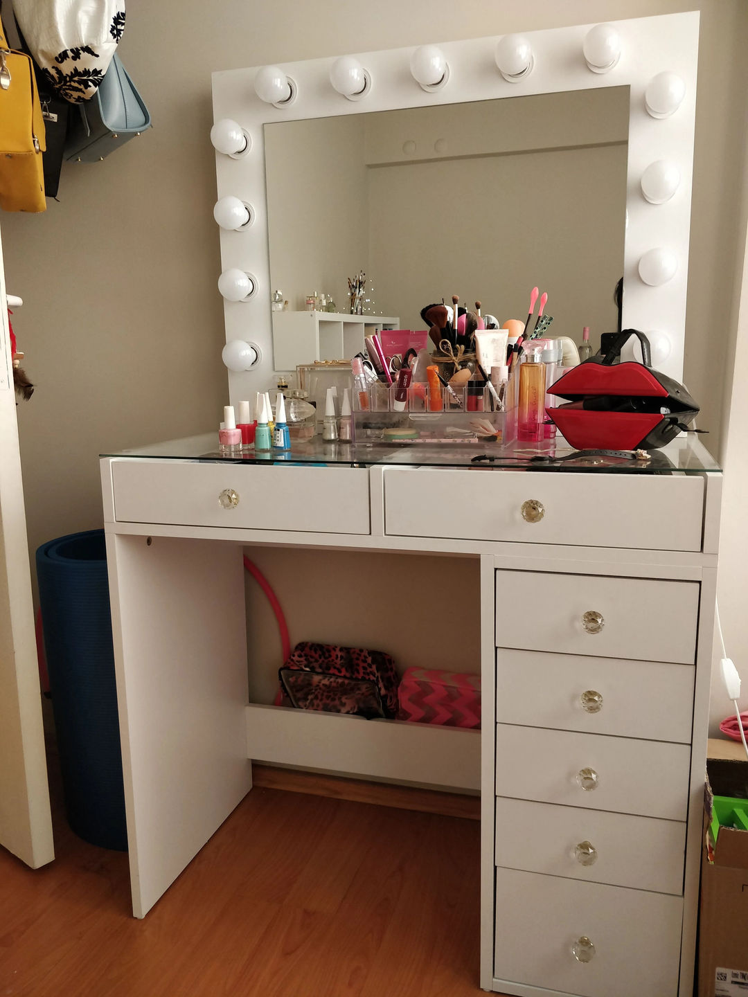 Customer photo review of Rani BJ107 Makyaj Tuvalet Masası 7 Çekmeceli Cam Tablalı Takı Düzenleyici Beyaz