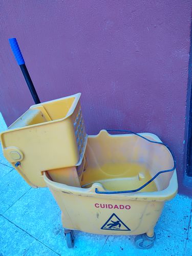 Customer photo review of Cubeta Exprimidor Carrito 24 Lt Litros Plastico Ruedas