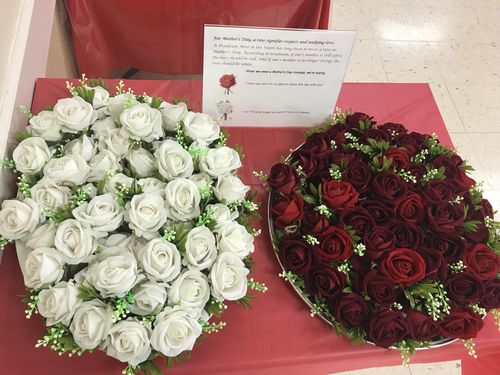 Customer photo review of Bulk Rose Boutonnieres for Men Wedding Groom and Groomsmen