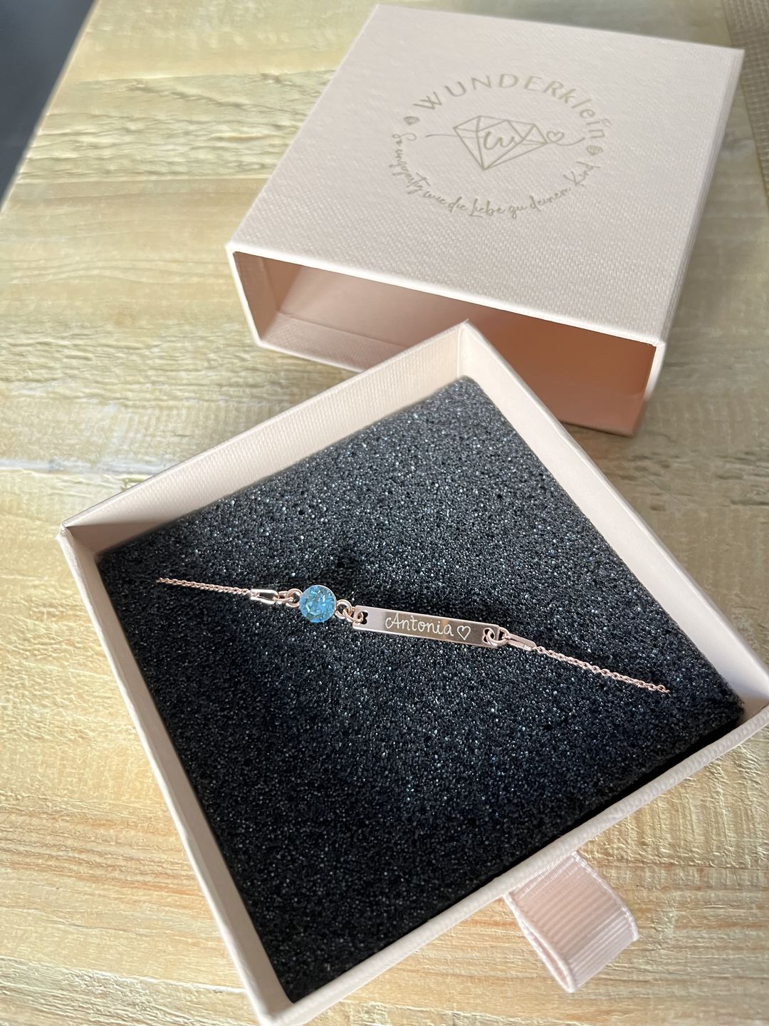 Customer photo review of Armband mit Geburtsstein und Gravur länglich
