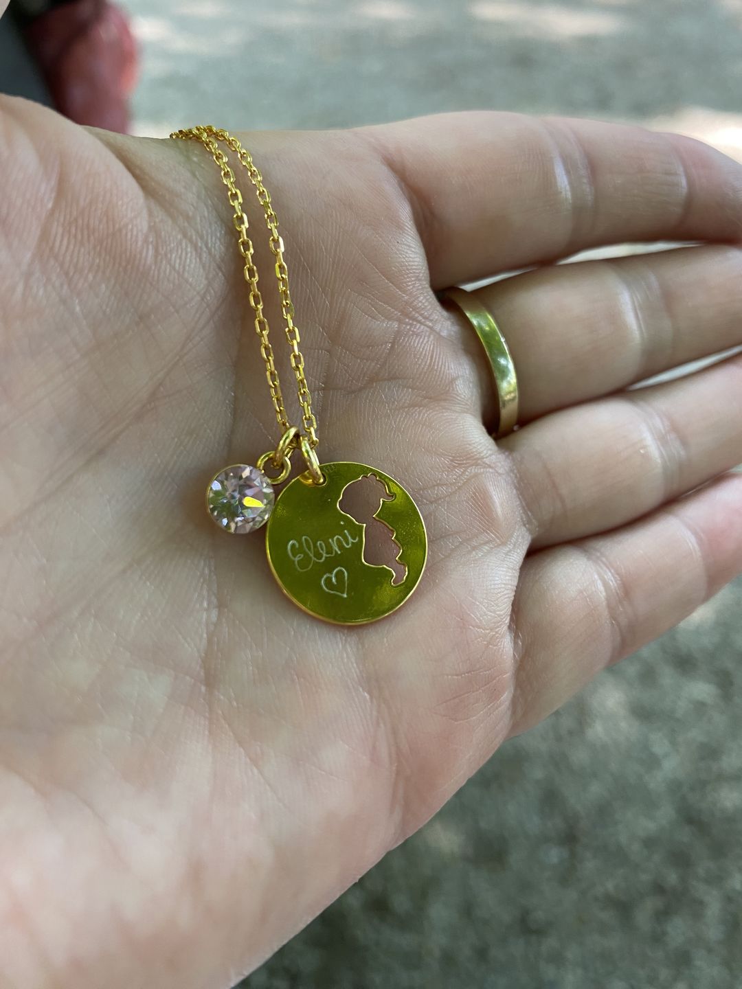 Customer photo review of Halskette mit Geburtsstein und Gravur "Mama"
