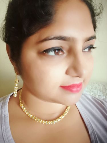 Customer photo review of Rubans Zircon Rose Gold Tone Modern Single Line Choker Set