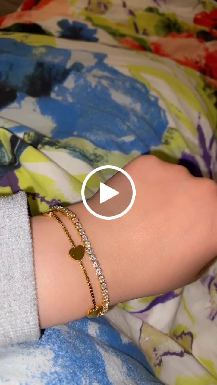 Customer video review of Lovely Tennis Armband | 18K vergoldet