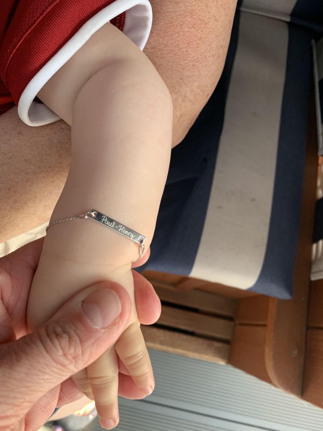 Customer photo review of Baby Armband mit Gravur länglich