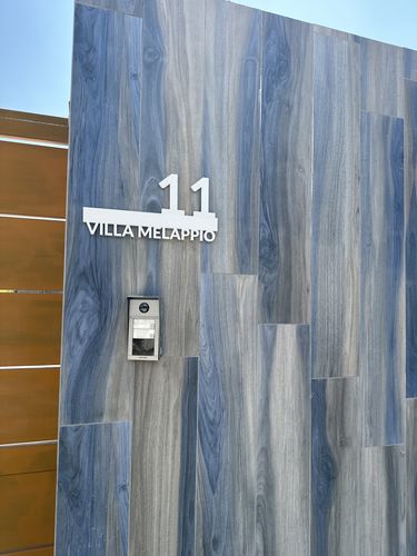 Customer photo review of Numero civico e testo sagomato modello Line 02 Acrilico