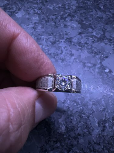 Customer photo review of 【#36】925 Sterling Silver Moissanite Rings, Buy one, get 1 free stud and 1 free necklace（self select from details page）