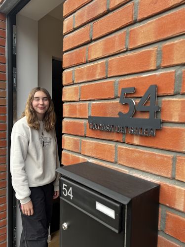 Customer photo review of Numero civico e testo sagomato modello Line 02 Acrilico