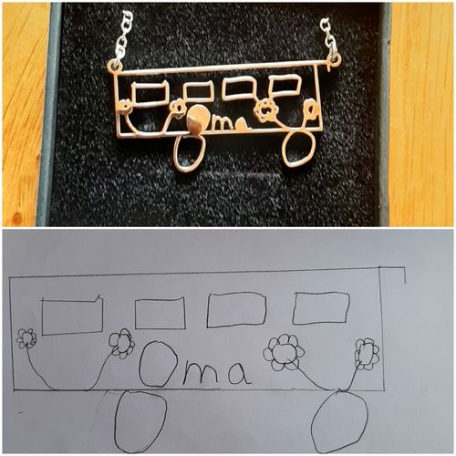Customer photo review of LOANYA persönliche Kinderzeichnung als Halskette oder Anhänger