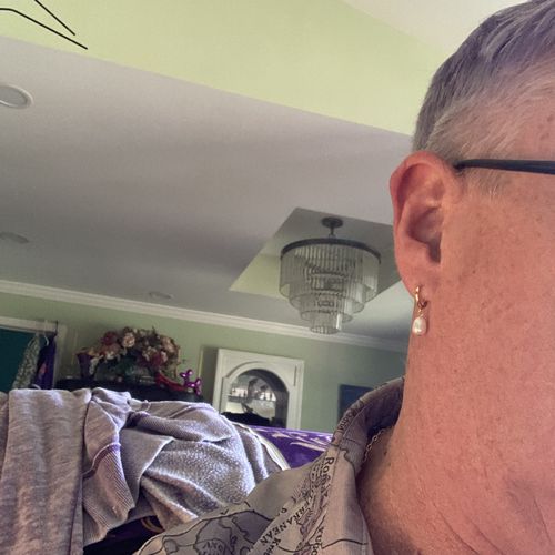 Customer photo review of The Pearl Earring Gold