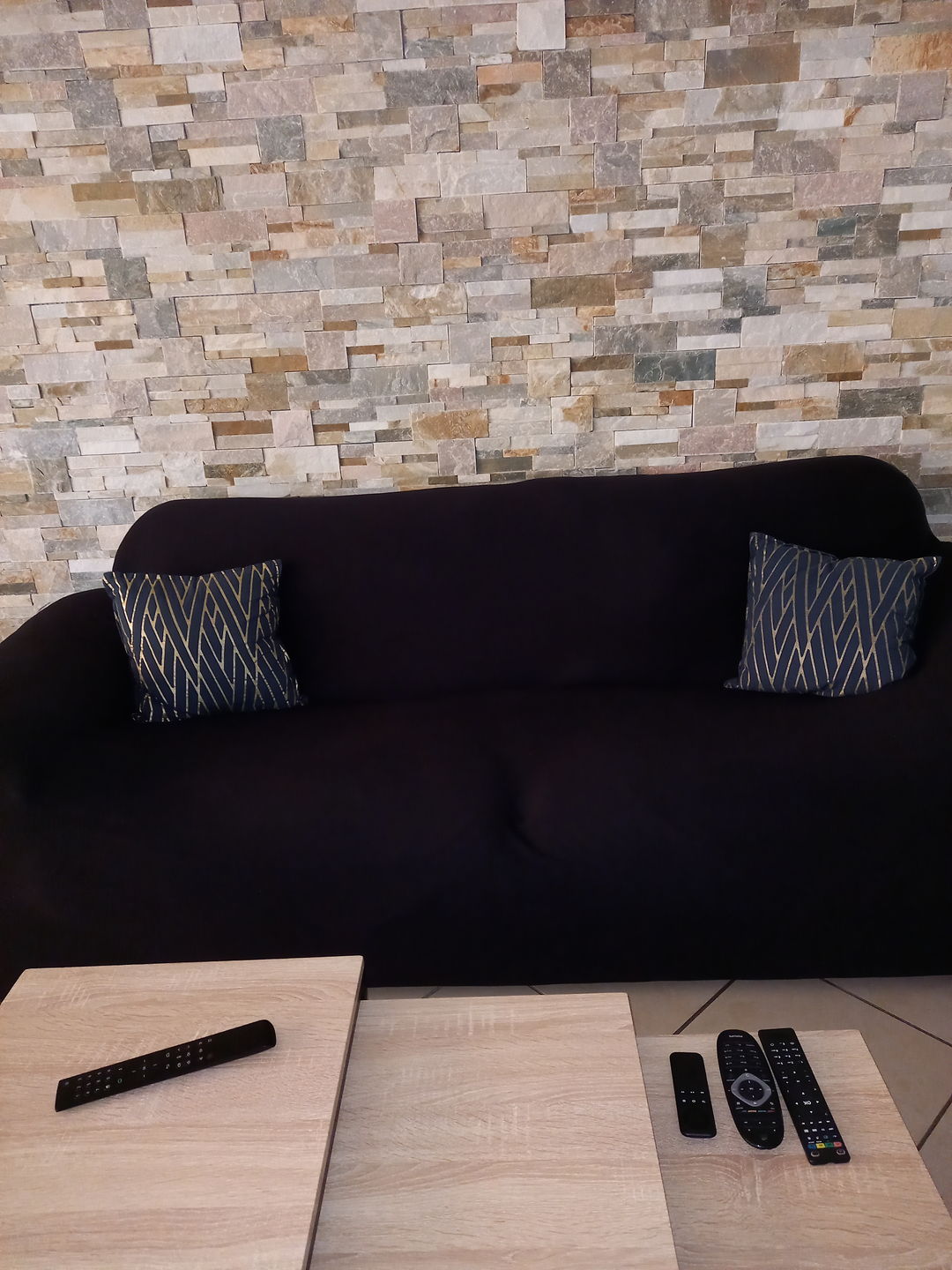 Customer photo review of Noir - Housse de Canapé Extensible