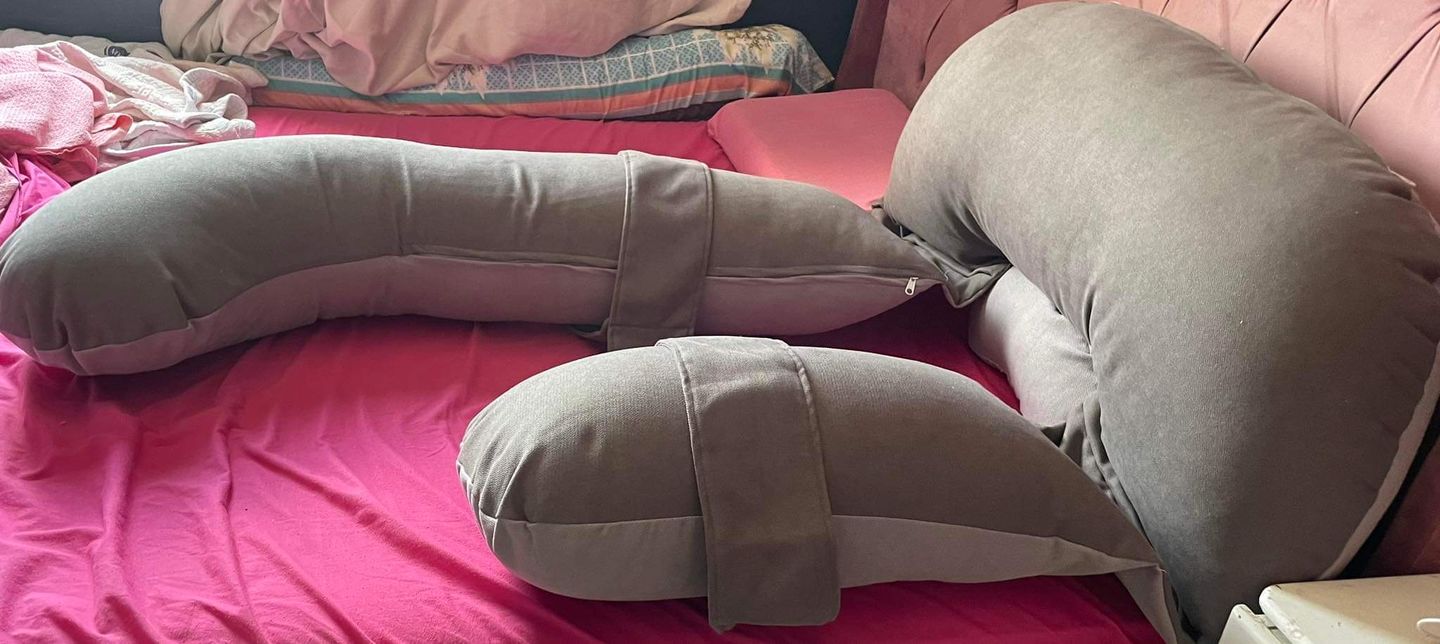 Customer photo review of Long U Shape Pillow