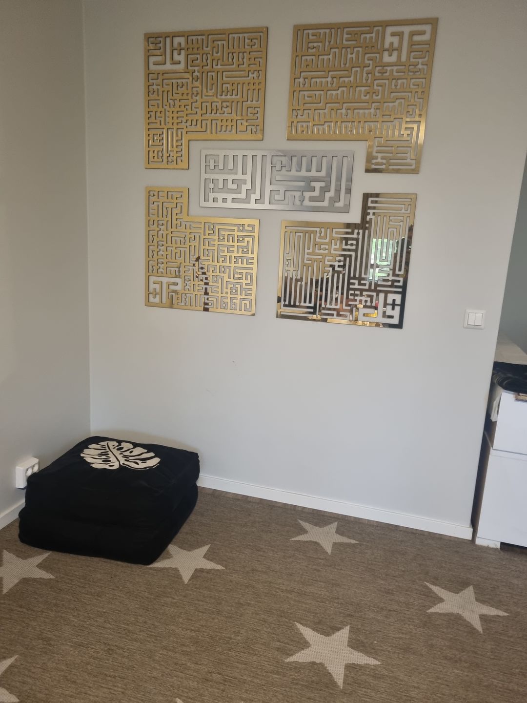 Customer photo review of 4 Quls Kufic Calligraphy Basmala, Surah Al-Falaq, An-Nas, Al-Ikhlas, Al Kafirun Wooden Acrylic Islamic Wall Art