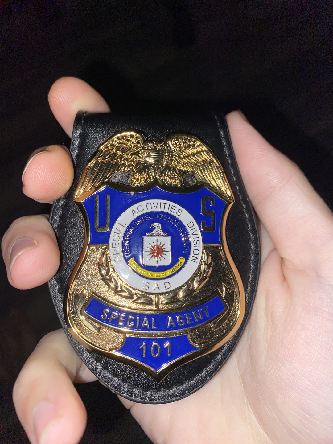Customer photo review of US CIA Special Agent Badge Solid Copper Replica Movie Props (4 optional)