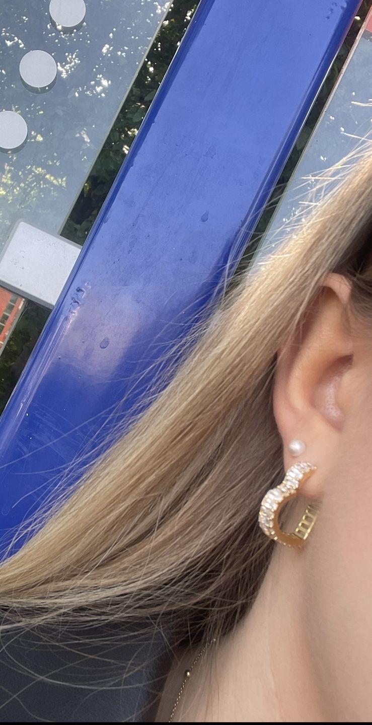 Customer photo review of Heart Deluxe Creolen | 18K vergoldet