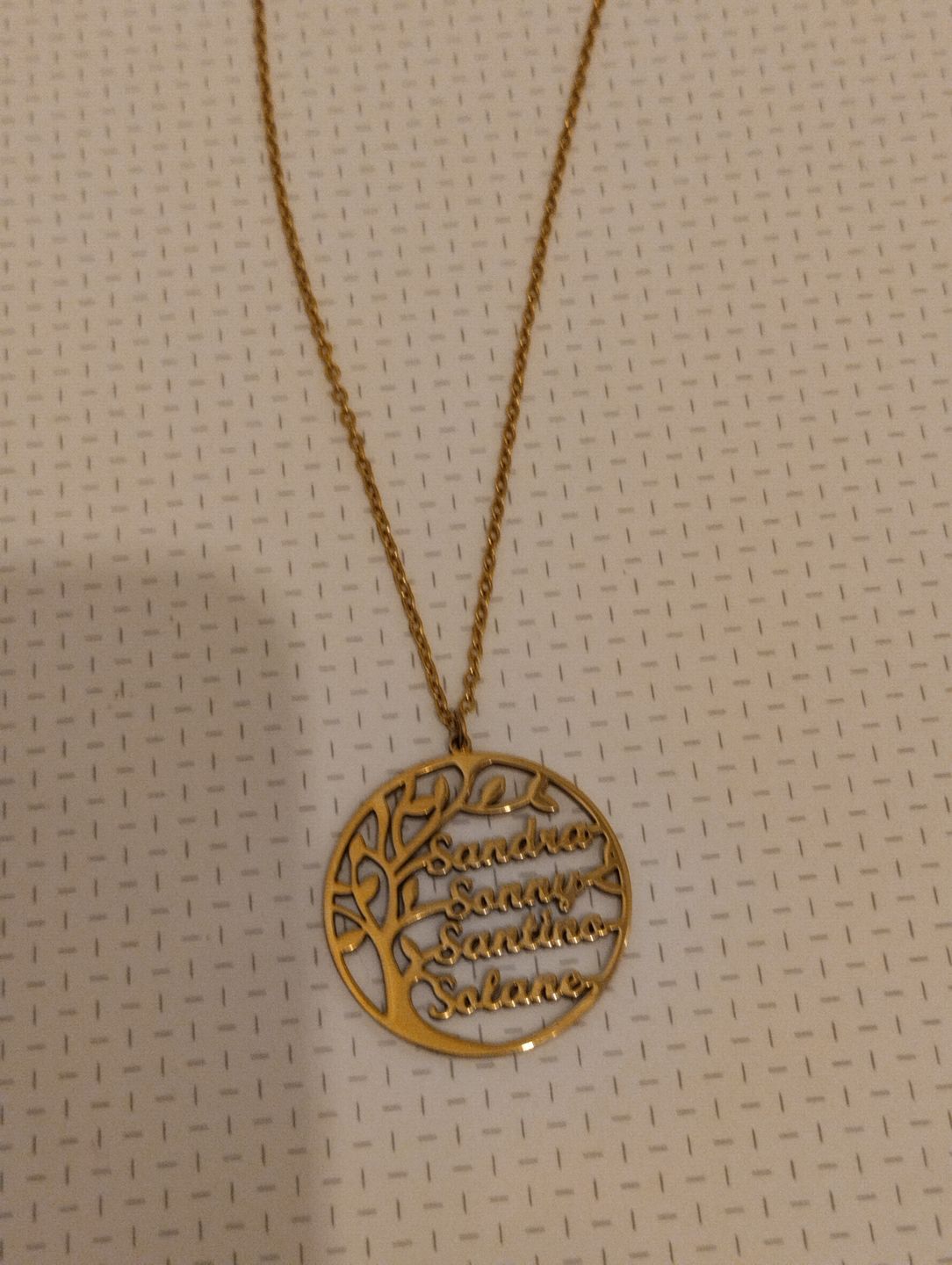 Customer photo review of Collier Prénom Arbre Généalogique - Arbre de vie