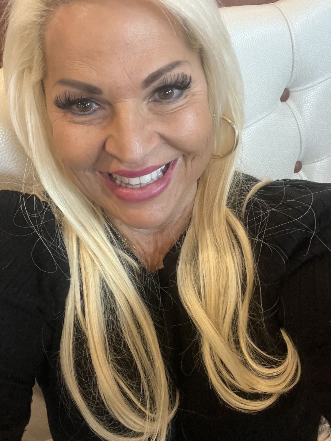 Customer photo review of Flat Silk Weft Hair Extensions Virgin Hair Weft Extensions Platinum Blonde #60