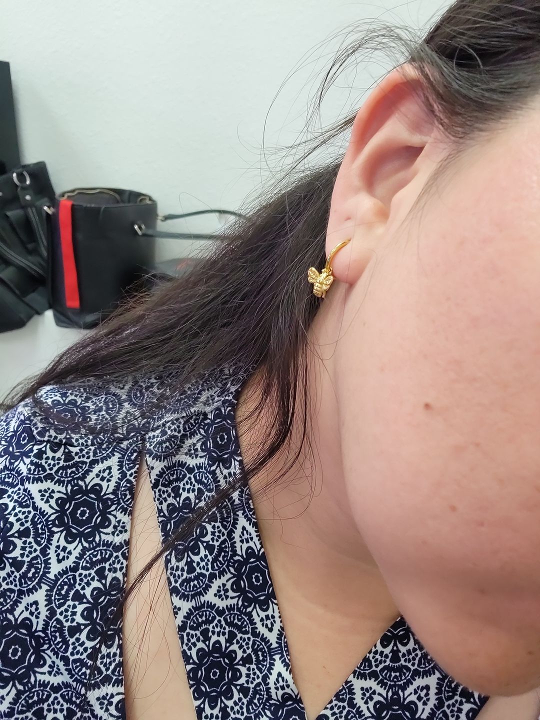 Customer photo review of Aretes Beecuff