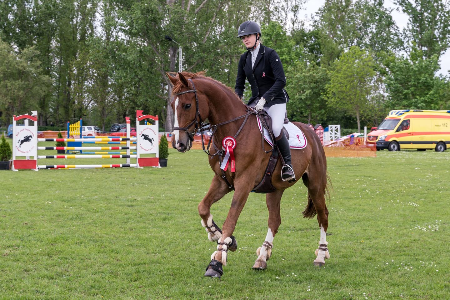Customer photo review of #PINKDERBY Sattelpad weiß