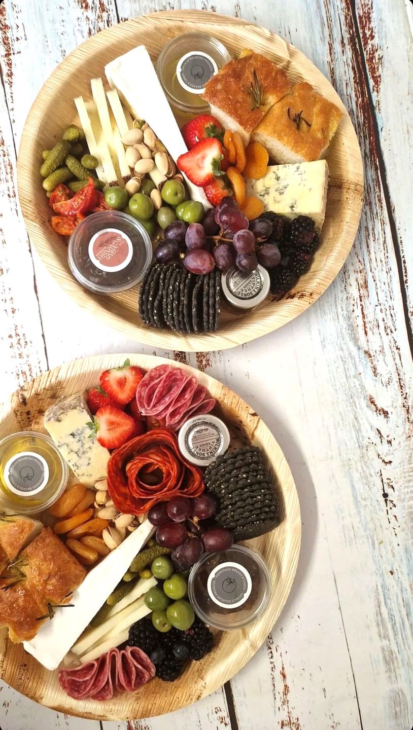 Customer photo review of 12" (30cm) Large Round Palm Leaf Compostable Plates