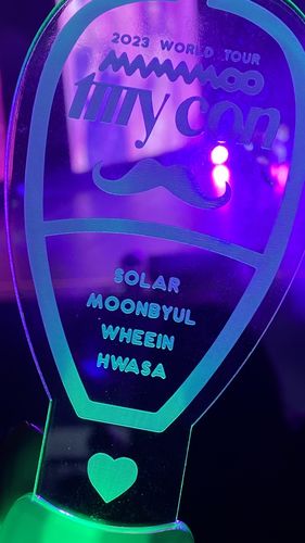 Customer photo review of Mamamoo 2023 World Tour Lightstick