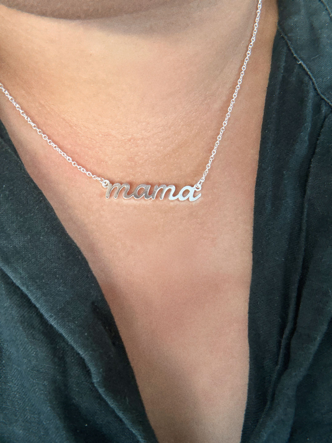 Customer photo review of Mama Nameplate Chain Necklace