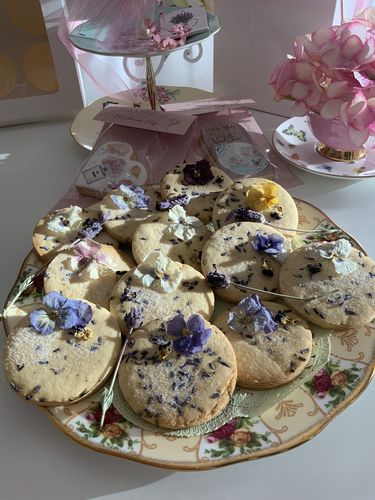 Customer photo review of VIOLAS - Freeze Dried Edible Flowers
