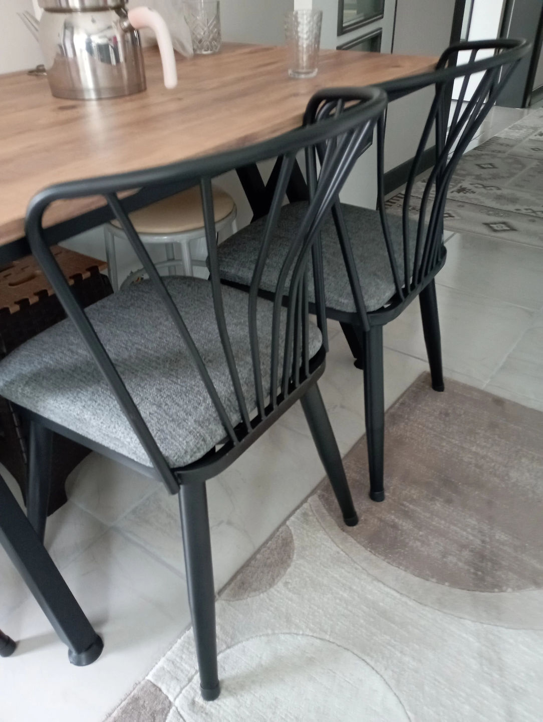 Customer photo review of Rani JB104 Metal Sandalye 4'lü Mutfak Yemek Masası Sandalyesi Açık Gri