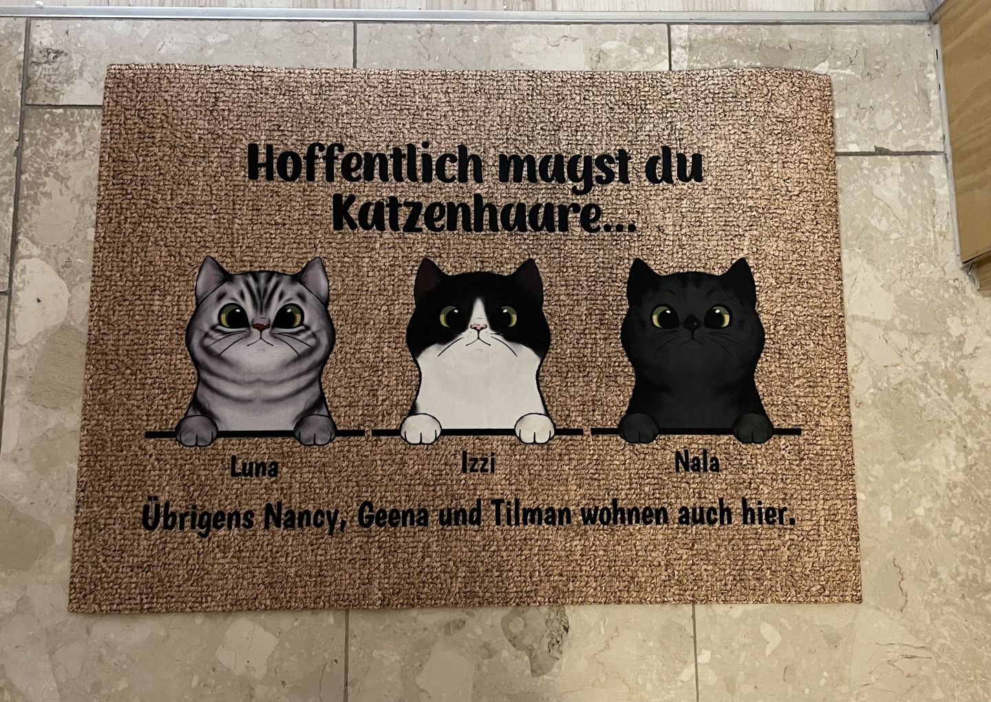 Customer photo review of Willkommen bei neugierigen Katzen - Individuelle Fußmatte