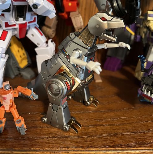 Customer photo review of 【Incoming】4th Party MHZ Toys MH-MINI-09C Mini09C Tyrannosaurus Rex T-Rex Metallic Version（ Oversized NA Newage Ymir Grimlock）  14.5cm / 5.7”