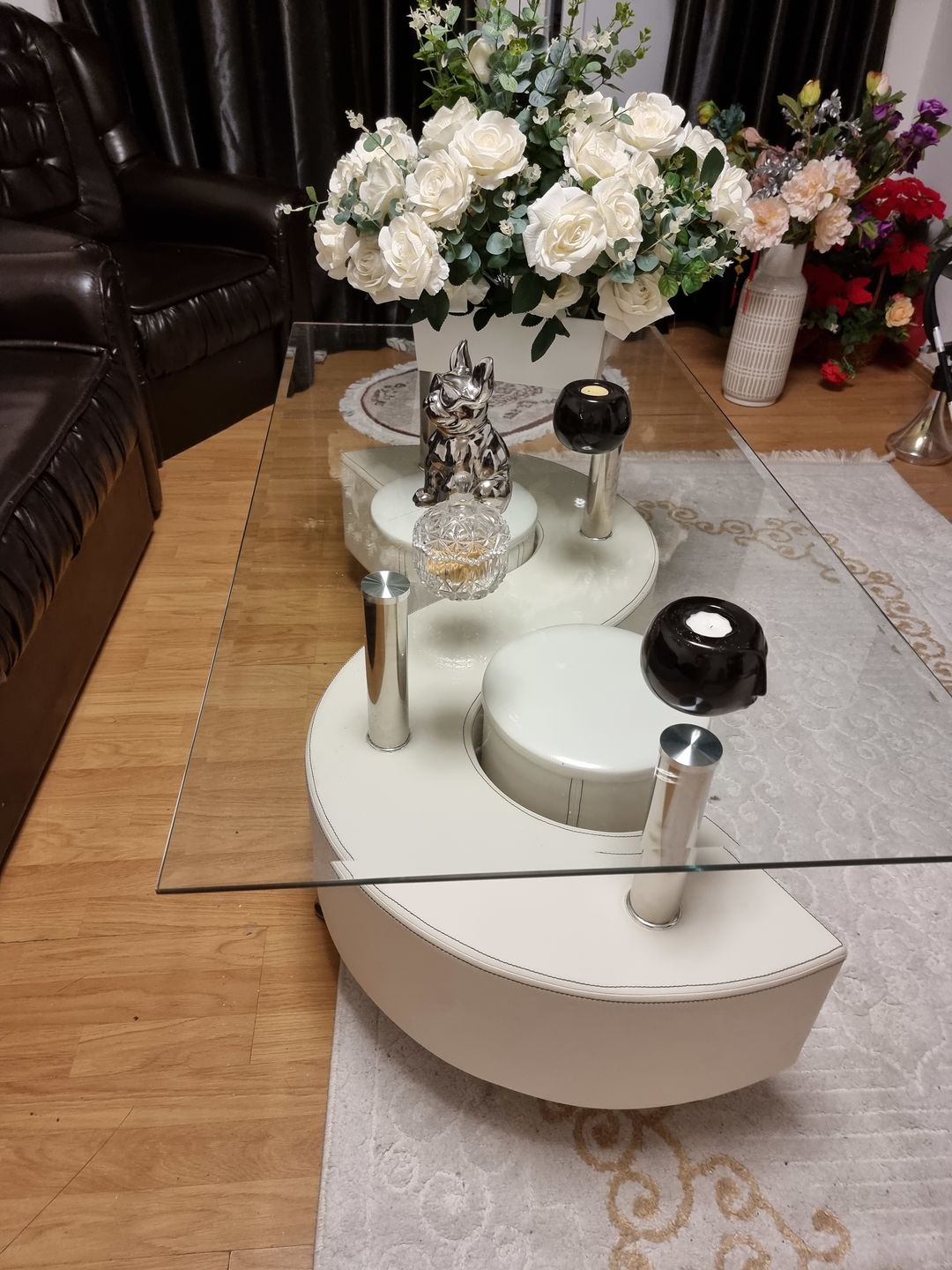 Customer photo review of Set masuta cu 2 taburete NINA 3, alb, sticla/otel, 130x70x55 cm