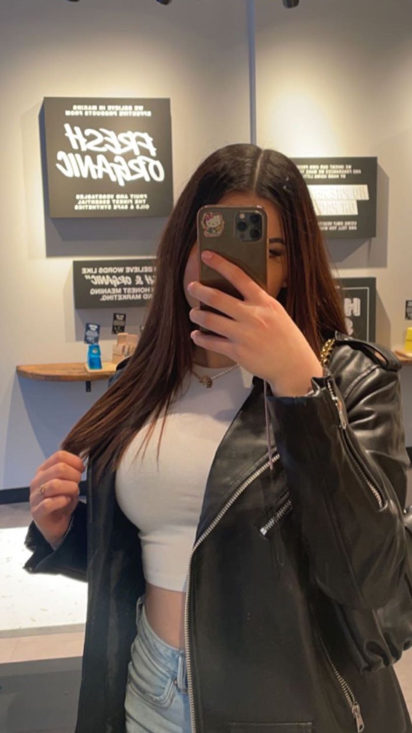 Customer photo review of Tennis Letter Halskette | 18K vergoldet
