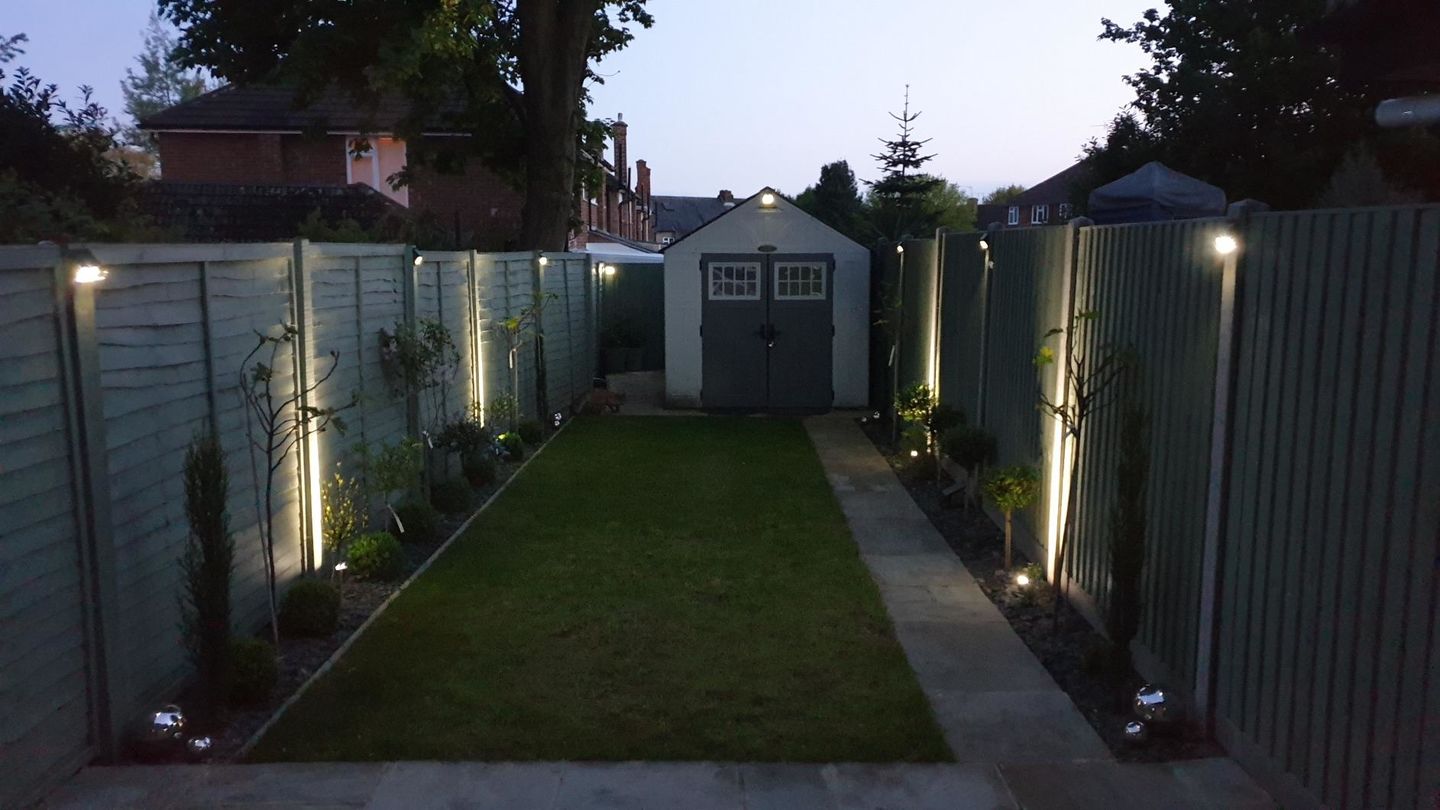 Customer photo review of TSUN Solar Spotlights For Trees Cool White