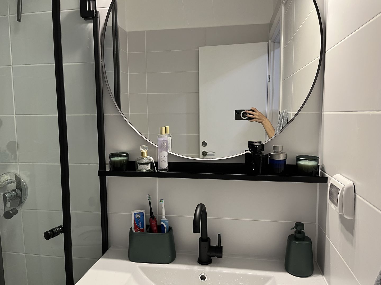 Customer photo review of מדף לאמבטיה ולחדר המקלחת
