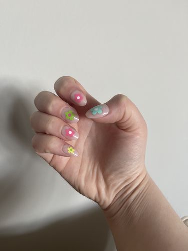 Customer photo review of Like Big Buds 24pc Press On Nail Set