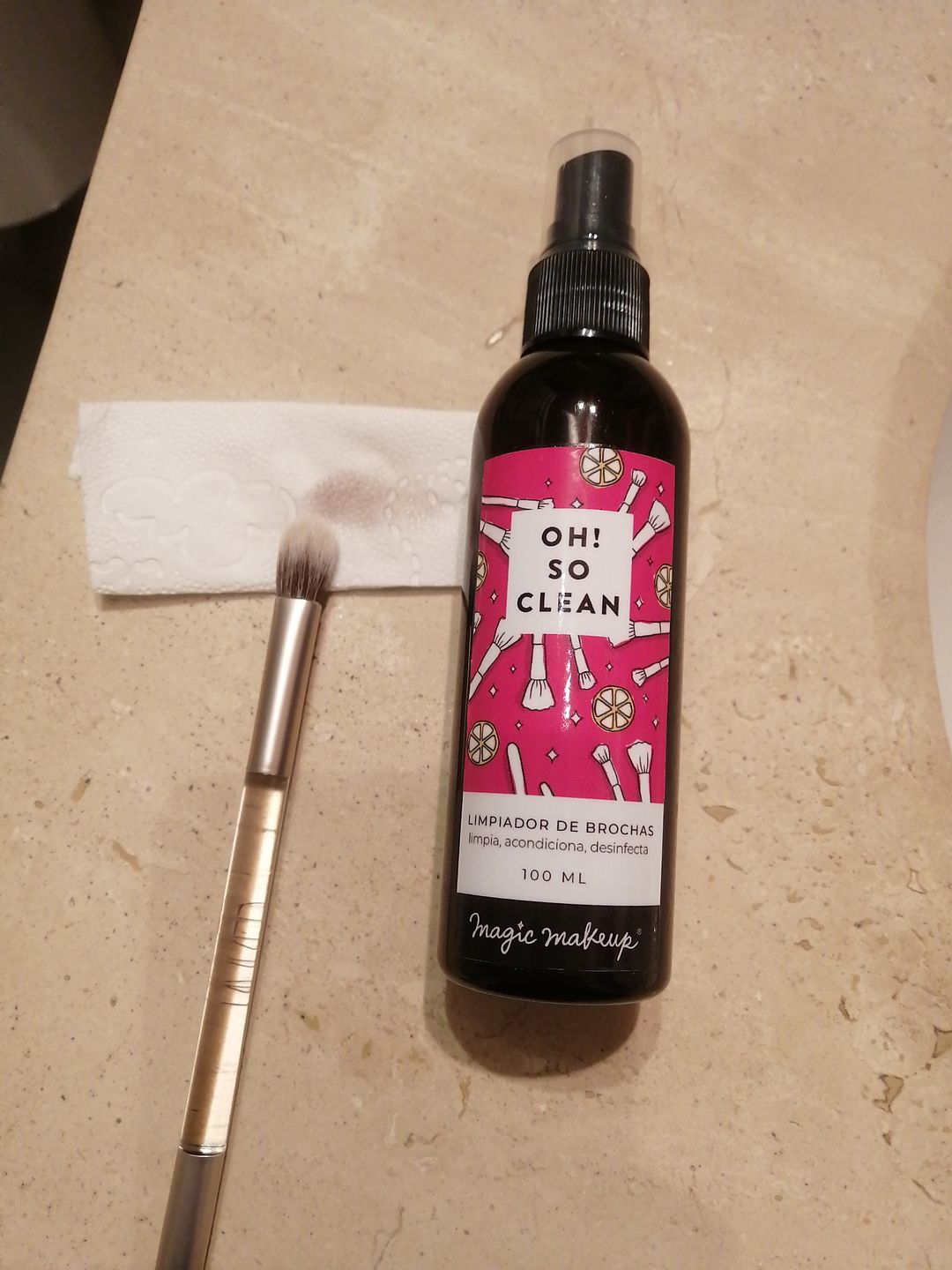Customer photo review of ✭OH! SO CLEAN✭  limpiador instantáneo de brochas 100ml