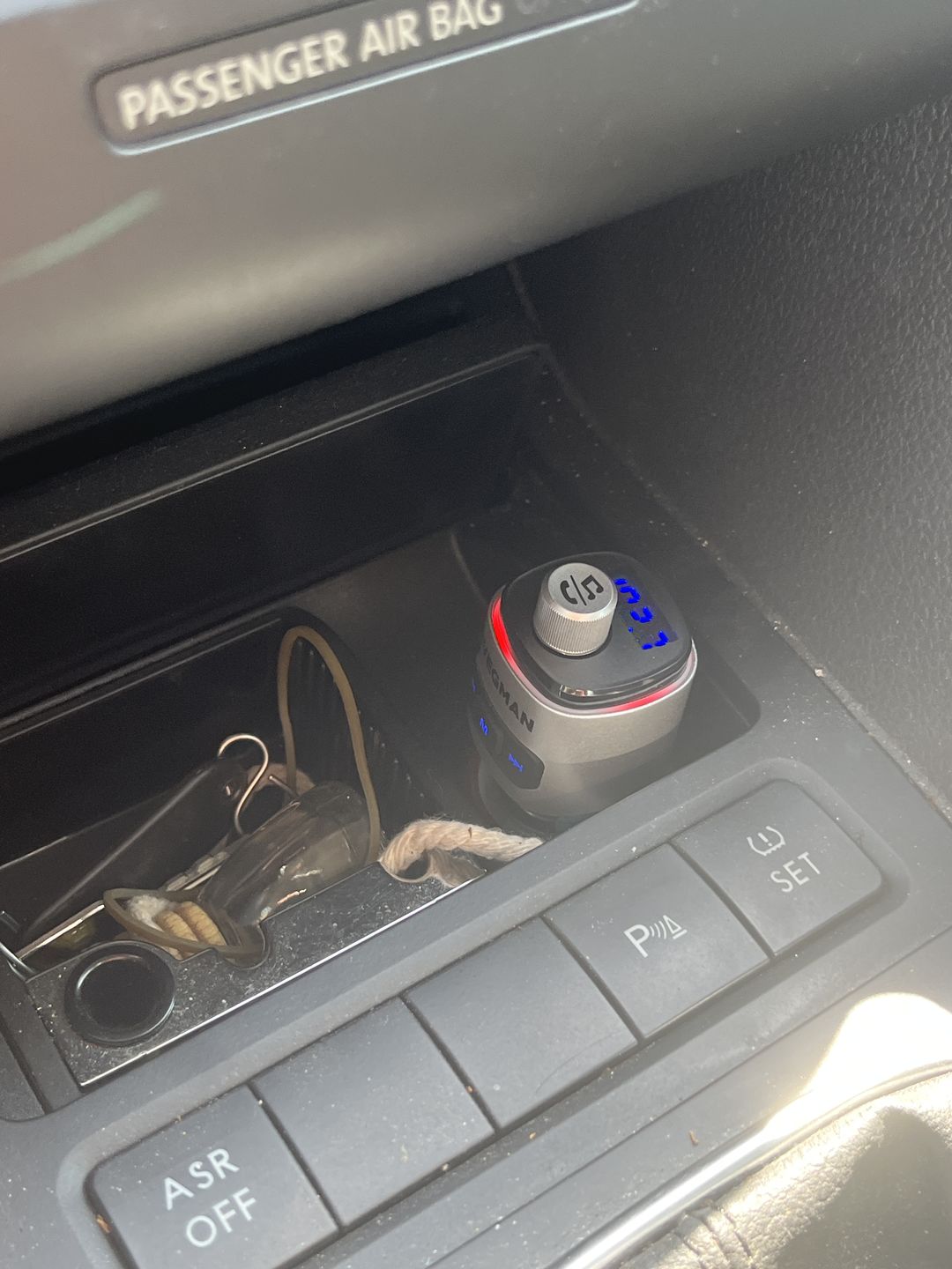 Customer photo review of Wegman Bluetooth FM Transmitter - Bluetooth carkit - Zilver