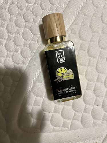 Customer photo review of Vanilla Cake & Lemon