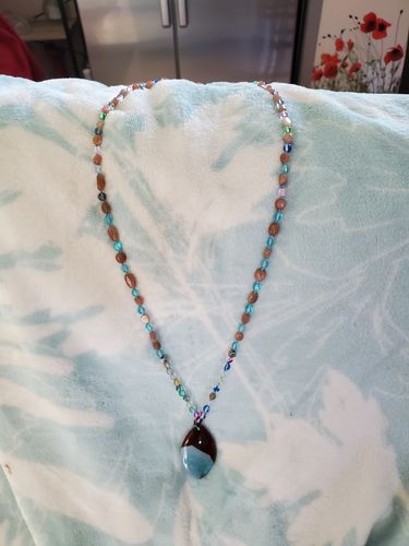 Customer photo review of COLLIER À PENDENTIF EN PIERRE DE SOLEIL ET QUARTZ