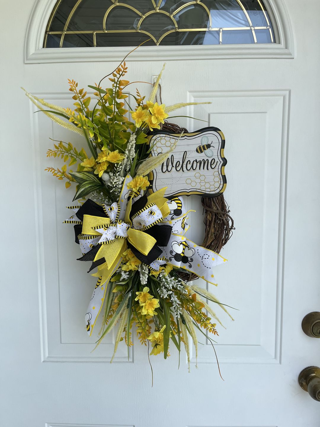 Customer photo review of 14" Oval Grapevine Wreath - DECOE-033