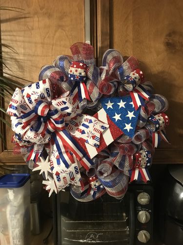 Customer photo review of April 2023 (Extra) Wreath Supply Box