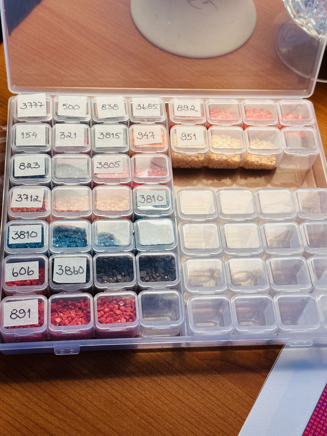 Customer photo review of Säilytyslokerikko timanteille 56 säiliötä