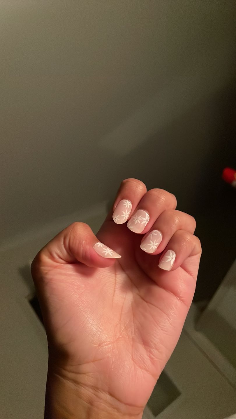 Customer photo review of Pretty Pink Daisies DIY Semicured Gel Nail Sticker Kit