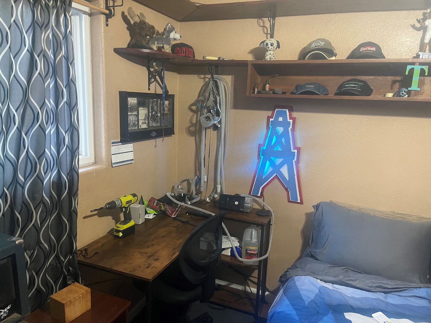 Customer photo review of Tennessee Titans "Oilers 1980" 3D Vintage Metal Wall Art