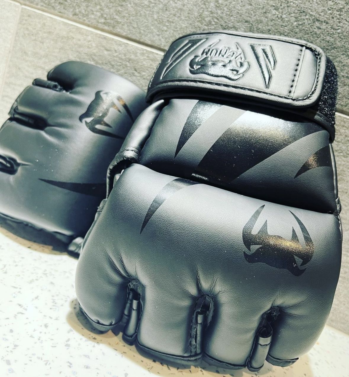 Customer photo review of Venum MMA Handschoenen Challenger - Zwart