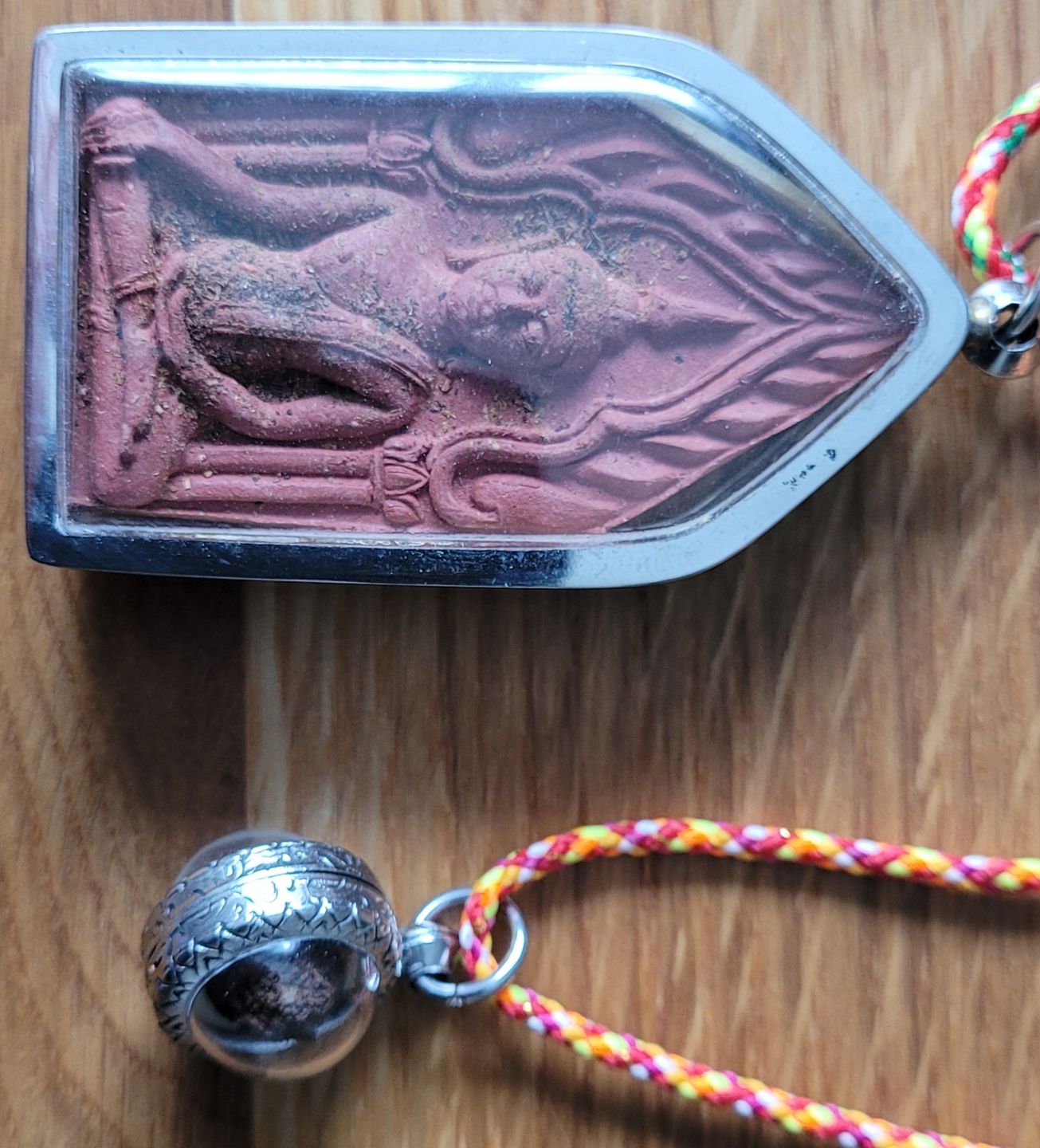 Customer photo review of Amulette Thai bille sacrée Look Aum Sian Mak d'invulnérabilité - Très Vénérable LP Kui.