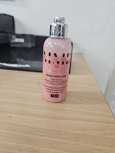 Customer photo review of Dancing Dust - Make Me Dusty - Antiperspirant Pole Grip Aid for Normal to Sweaty Skin 80ml